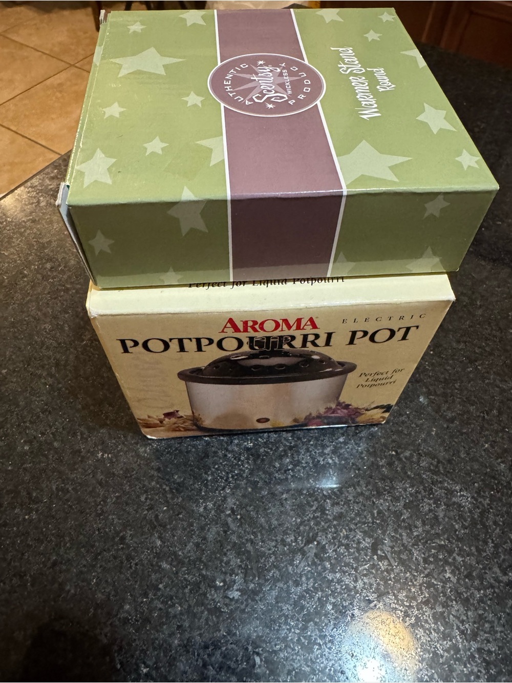 BNIB Aroma Potpourri Pot and Scentsy Warmer Stand
